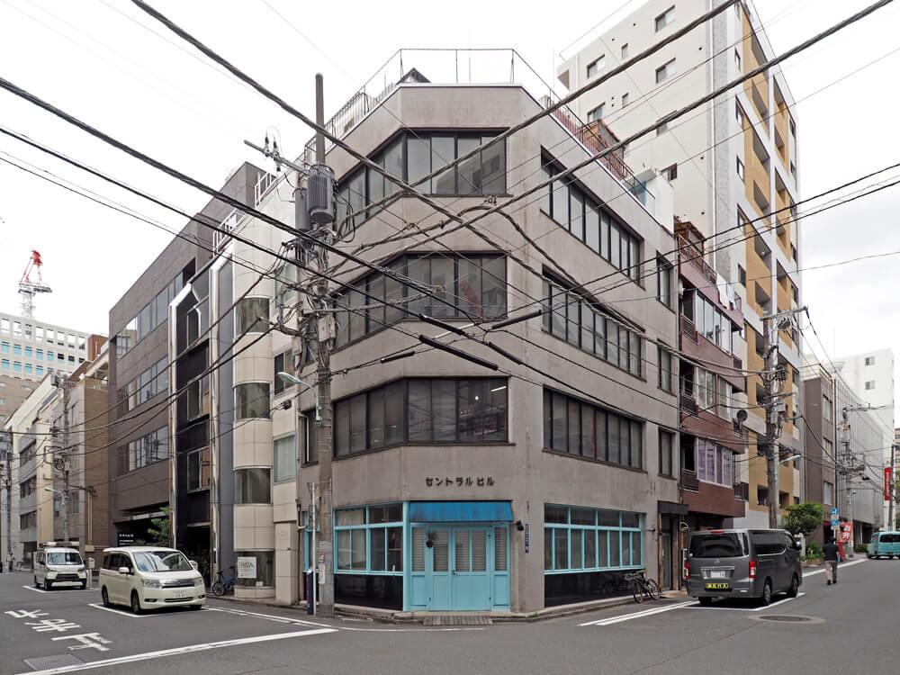 中央区日本橋小舟町の賃貸物件/角地にある雰囲気のあるビルです