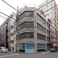 中央区日本橋小舟町の賃貸物件/角地にある雰囲気のあるビルです