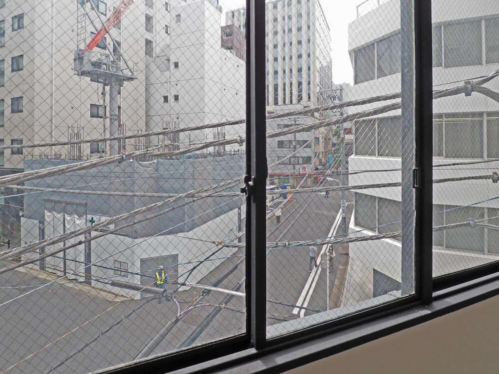 中央区日本橋小舟町の賃貸物件/鉄のサッシュが残っています