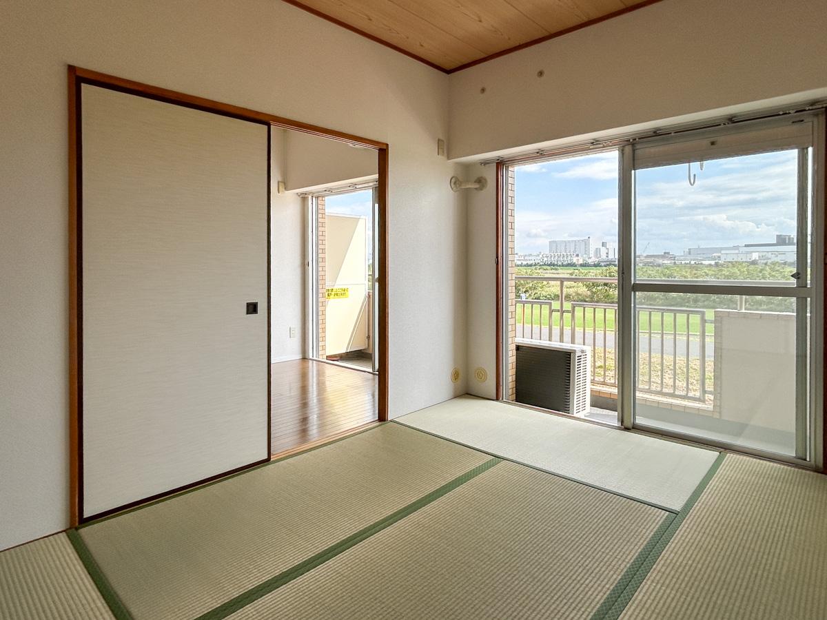 大田区南六郷の賃貸物件/窓を開けるとすーっと風が。気づいたら寝ちゃってるなんてこともありそう。