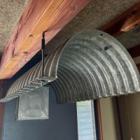 北区西が丘の賃貸物件/1階：トタン板を加工したような、ユニークなレンジフード