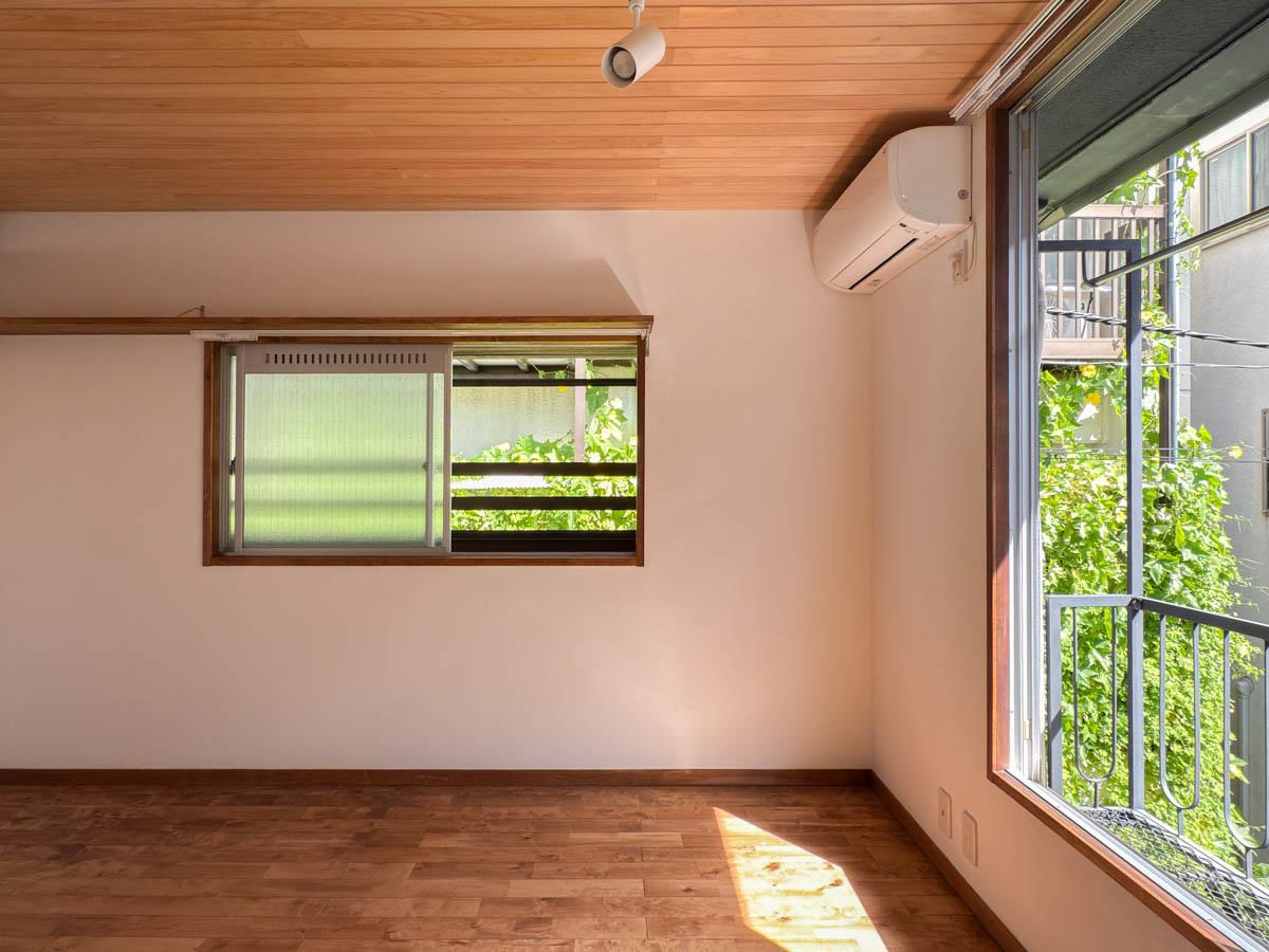 川崎市幸区戸手の賃貸物件/角部屋で窓が2面。東向きで午前中はひが差し込みます。