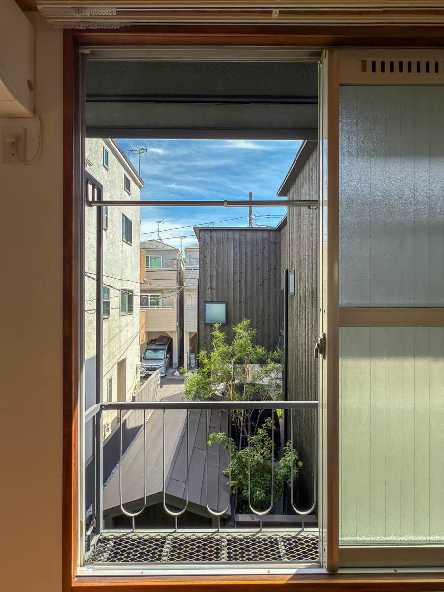 川崎市幸区戸手の賃貸物件/バルコニーはないですが、窓先に洗濯物が干せるようになっています