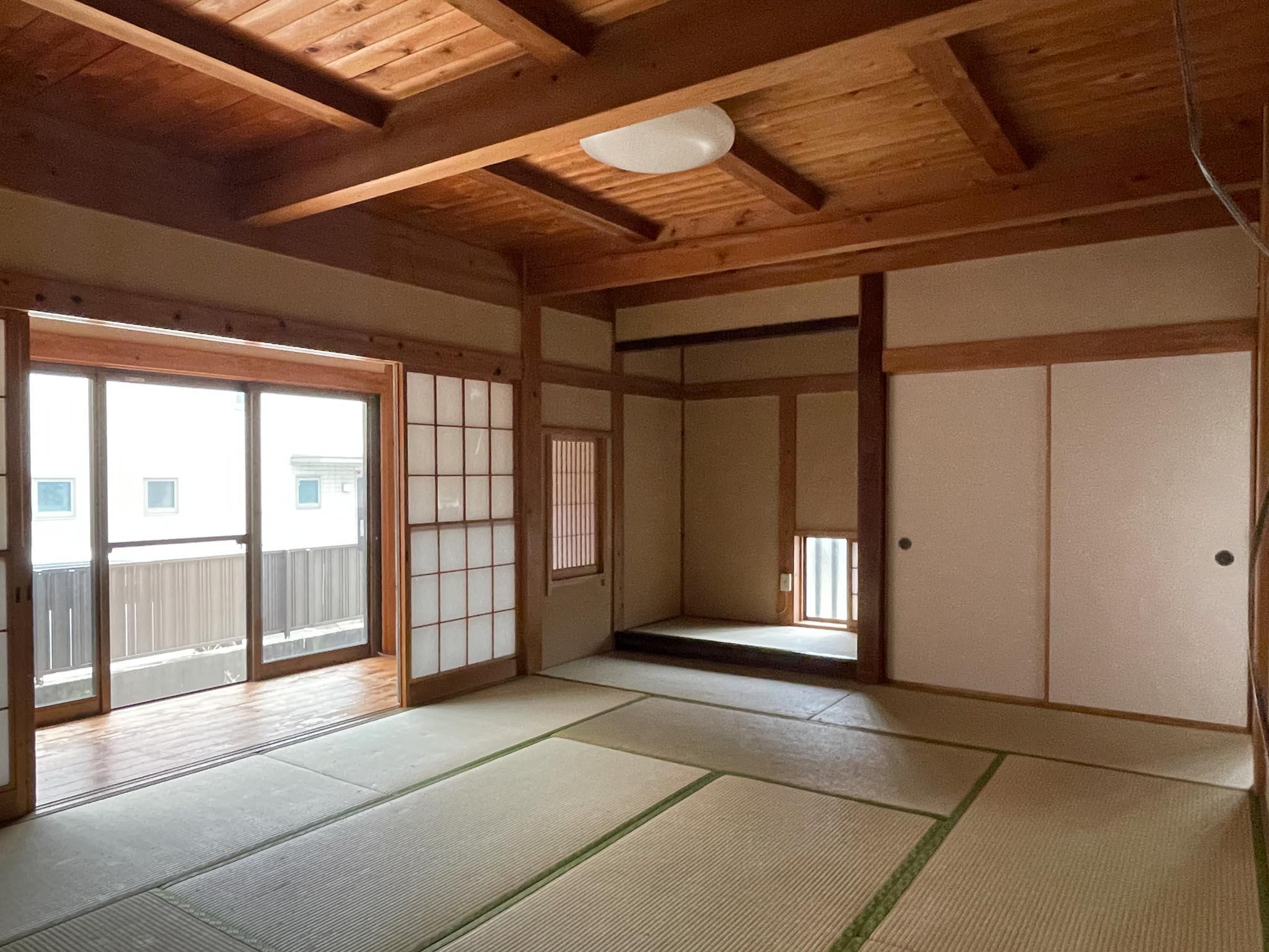 練馬区錦の賃貸物件/下階、10畳和室：広々とした和室は、思わずゴロンと寝ころびたくなりますね