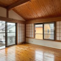 練馬区錦の賃貸物件/上階、8畳洋室：上階の天井は全て勾配天井になっています