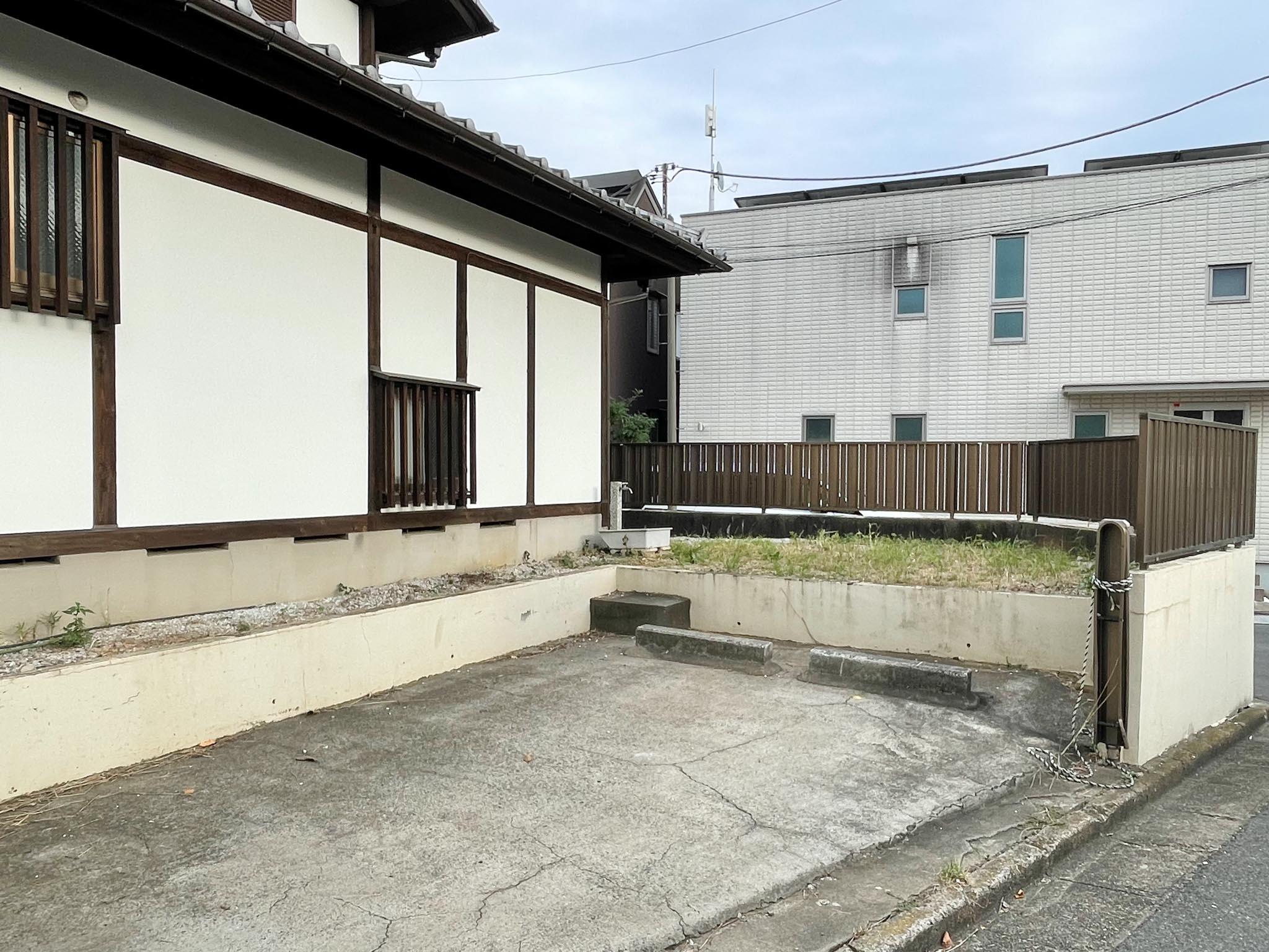 練馬区錦の賃貸物件/大型の車ですと角が出てしまうかもしれません