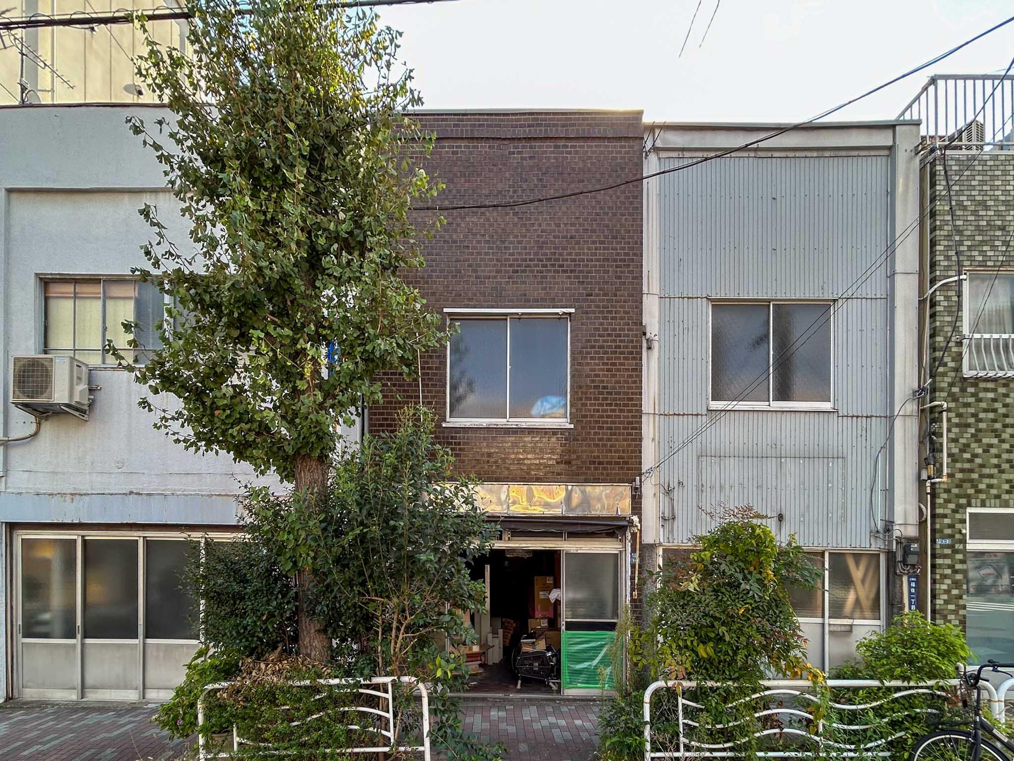 江東区福住の賃貸物件/ブラウンのタイルがいいアジを出している長屋
