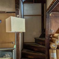 江東区福住の賃貸物件/1階：トイレの隣に階段