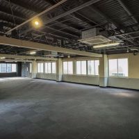 千代田区神田神保町の賃貸物件/相当広いので、いかようにも内装は作り込めそう。在庫もたっぷりと置けます