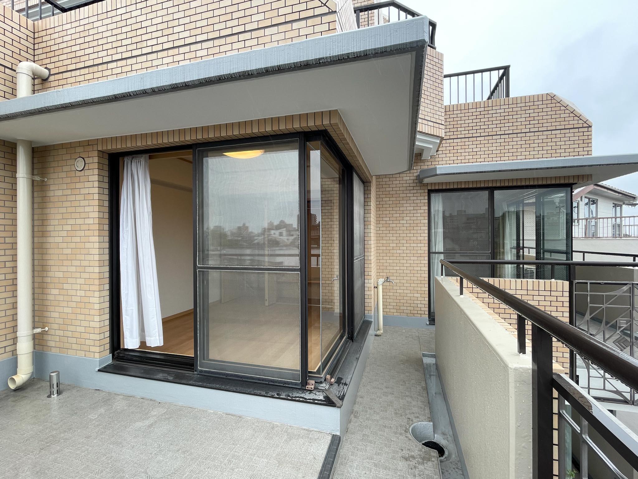 杉並区天沼の賃貸物件/バルコニーはカクカク部屋に沿っています