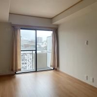杉並区天沼の賃貸物件/8.2畳洋室：縦に長い形。少し大きめのサイズが嬉しい