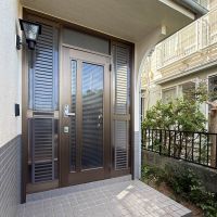 横浜市港北区日吉の賃貸物件/その先に戸建のような雰囲気の玄関
