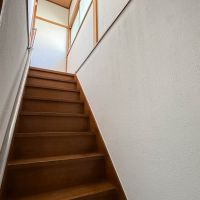 横浜市港北区日吉の賃貸物件/レトロな雰囲気の階段