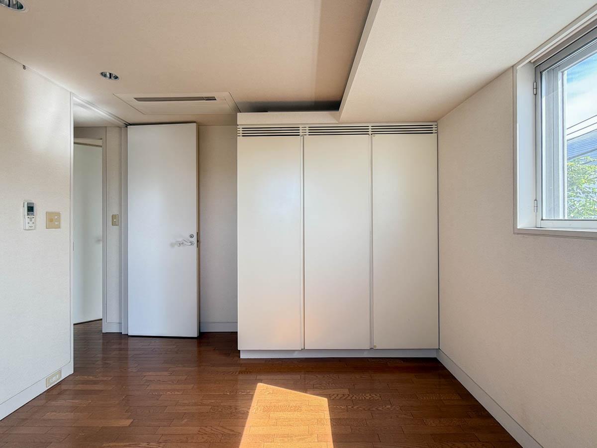 世田谷区代田の賃貸物件/南西洋室。各部屋に収納がしっかり