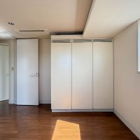 世田谷区代田の賃貸物件/南西洋室。各部屋に収納がしっかり