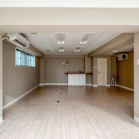 中野区南台の賃貸物件/部屋の奥にミニキッチンとトイレがあります