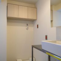 渋谷区代々木の賃貸物件/白を基調とした清潔感のある空間に、床のモザイク柄がアクセント