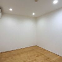 世田谷区成城の賃貸物件/地下1階：洋室。8.2帖ほどありますが、窓はありません