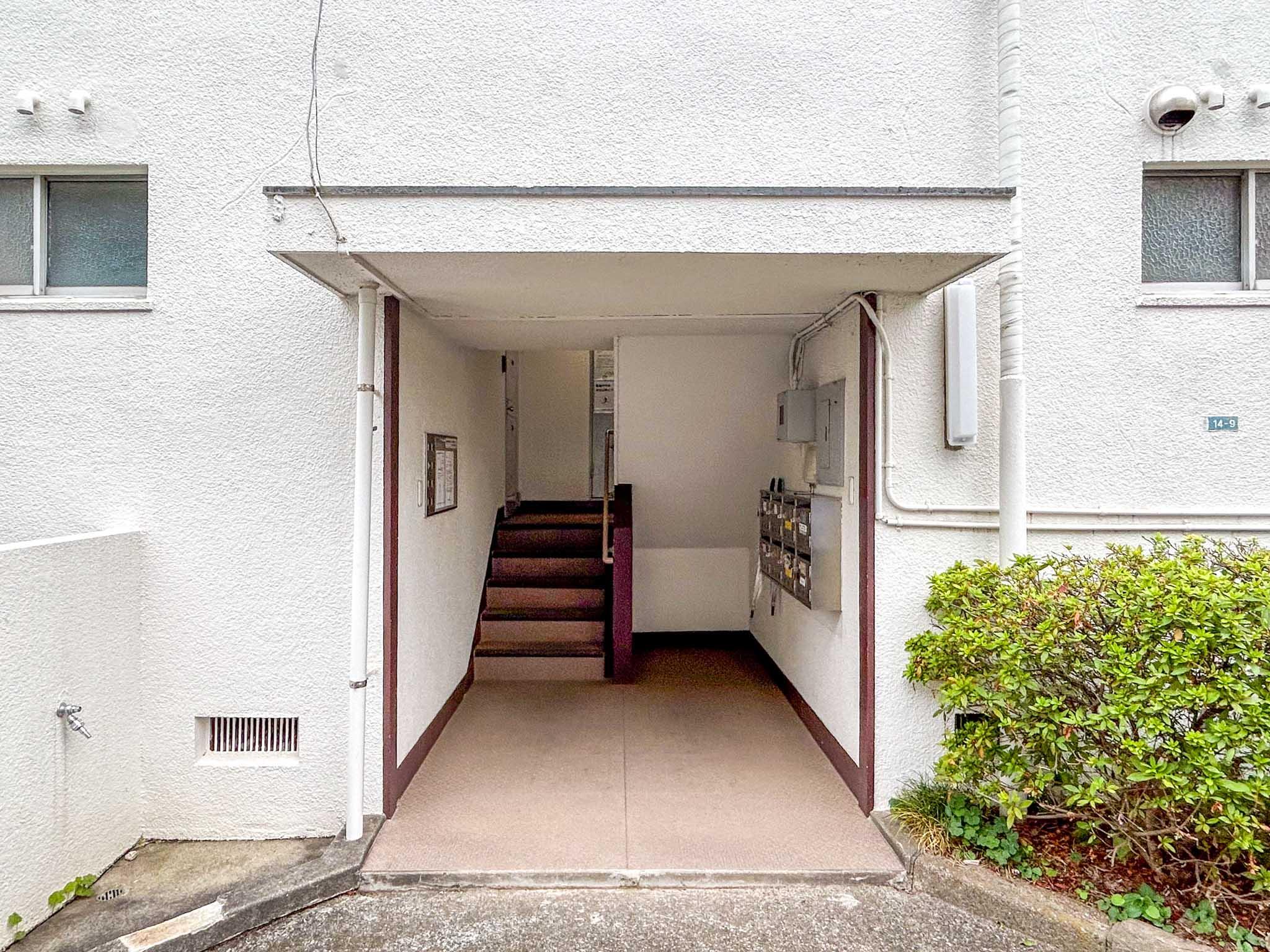 三鷹市下連雀の賃貸物件/建物入り口