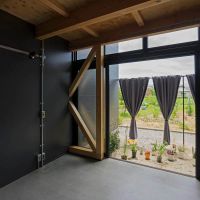 長野市大字稲葉の賃貸物件/専用庭の入口には屋外カーテンがあり、そこの閉めればプライバシーも守りながら使える