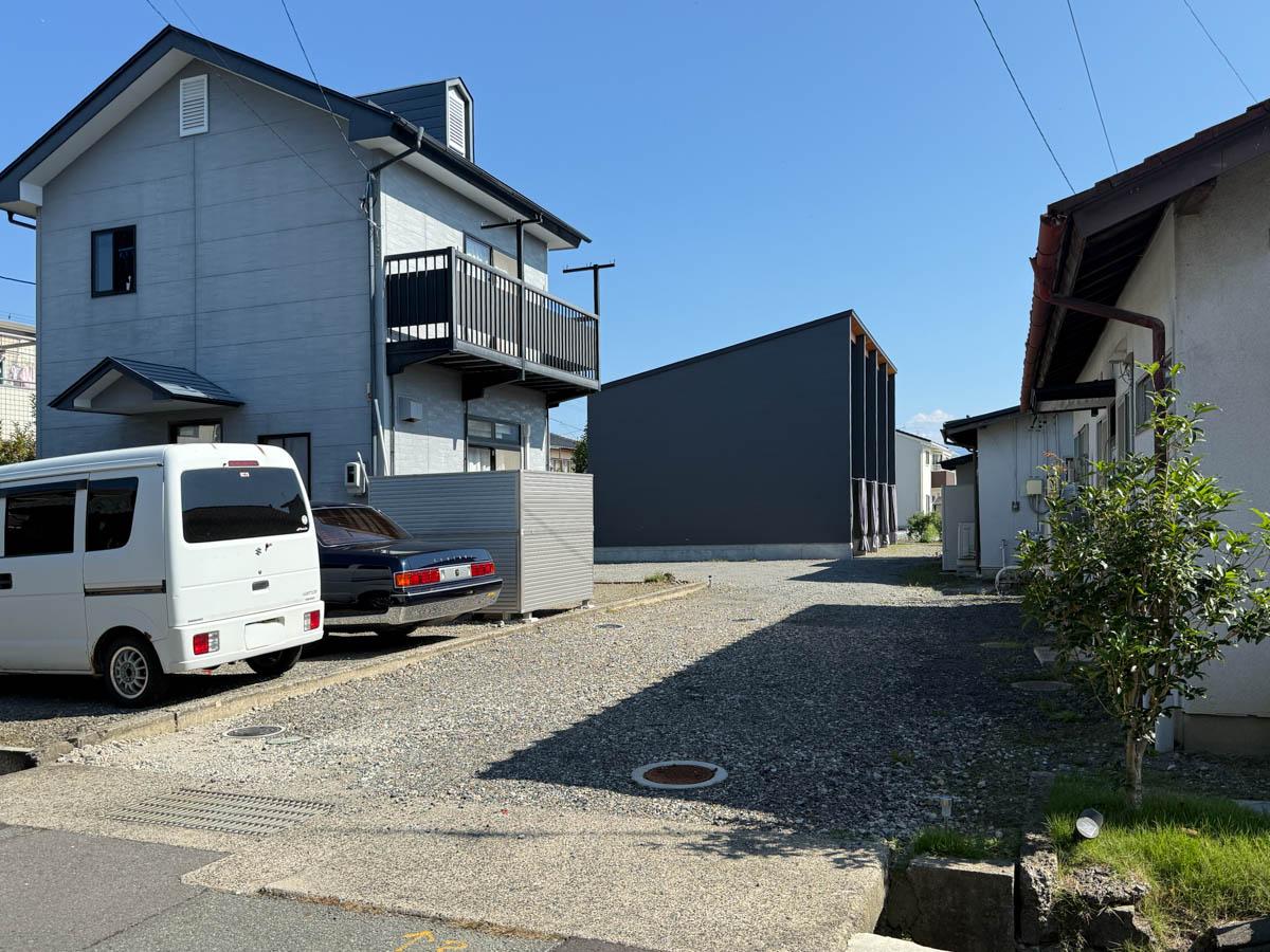 長野市大字稲葉の賃貸物件/この砂利道を進んで物件へ