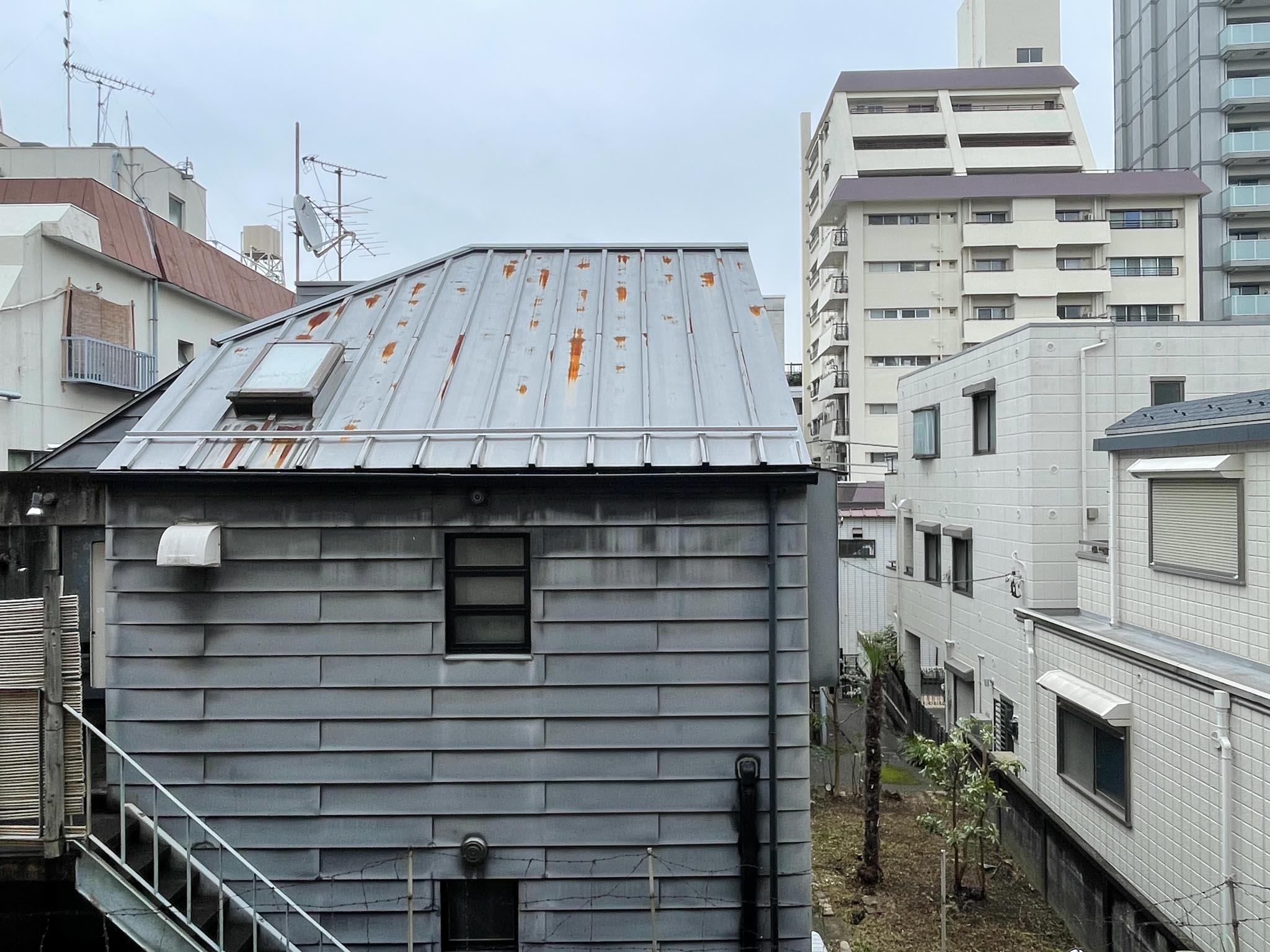 中野区東中野の賃貸物件/向かいの建物とは少し距離がある