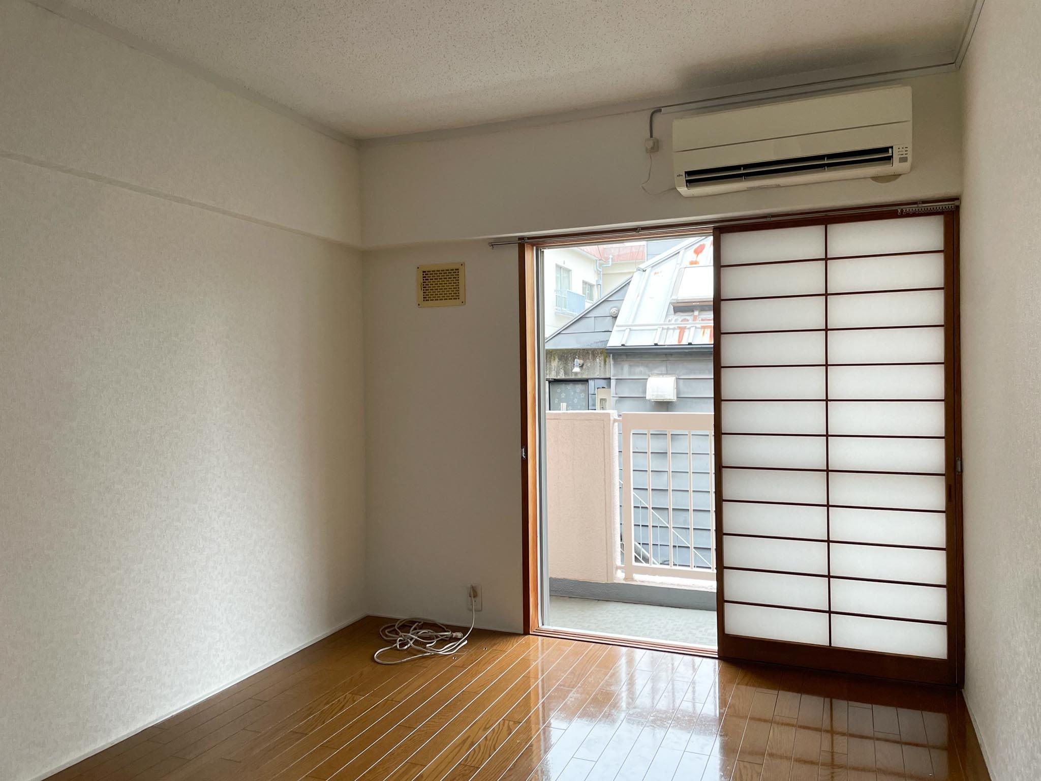 中野区東中野の賃貸物件/リビング横の洋室：広さは6畳、こちらも日当たりがいい