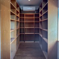 世田谷区砧の賃貸物件/２階書斎別角度から。収納もたくさん。エアコンもしっかりと付いています。