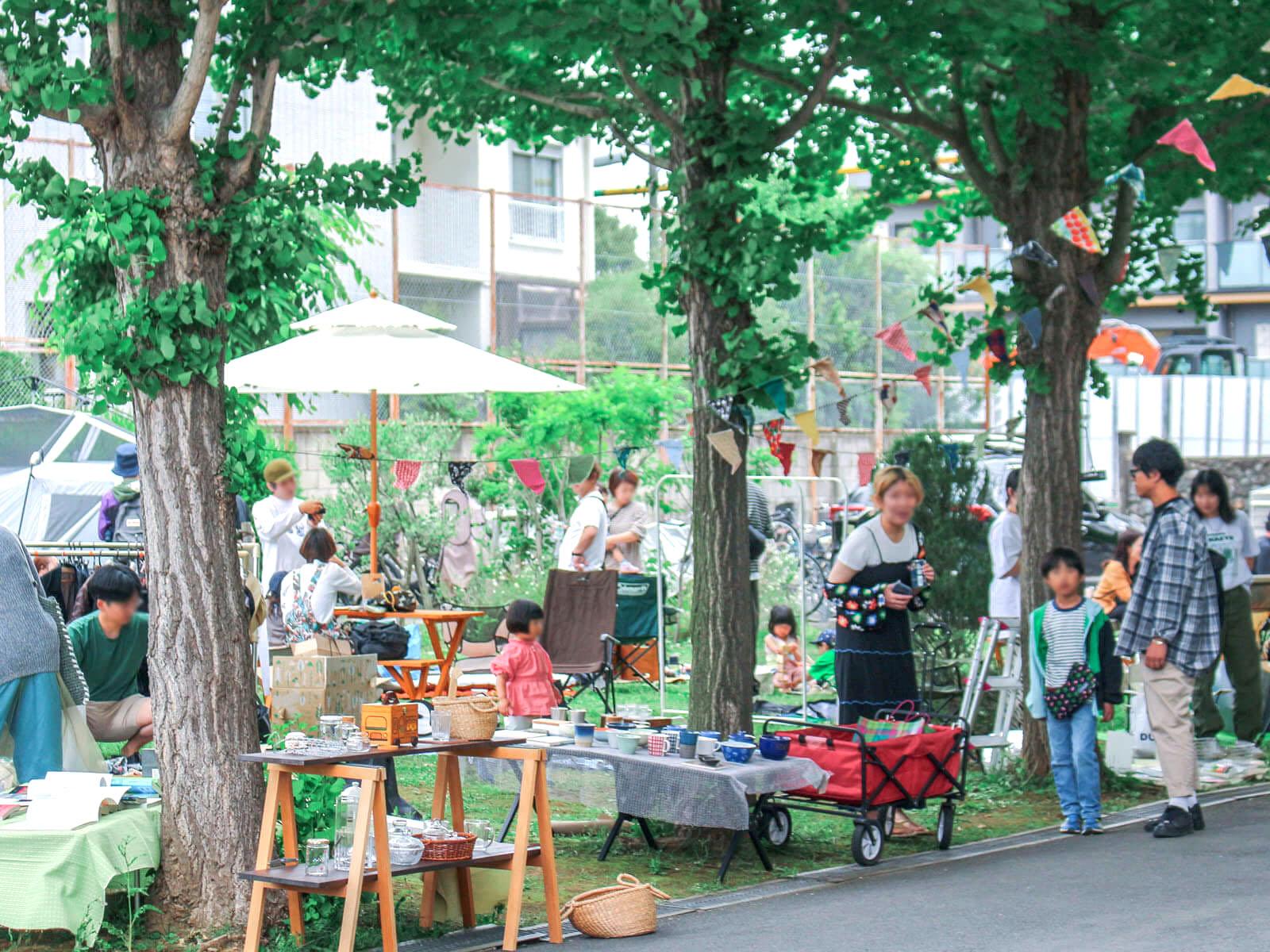 杉並区高円寺北の賃貸物件/裏庭でときには住人フリマが開催されることも
