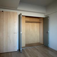 立川市高松町の賃貸物件/北側の洋室2：収納はクローゼットです
