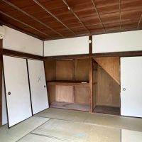 新宿区西落合の賃貸物件/下階、8畳和室:階段下が収納になっています