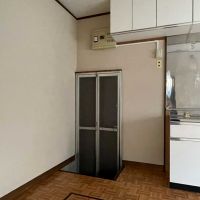 新宿区西落合の賃貸物件/下階:キッチン横に勝手口