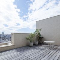 港北区大曽根の売買物件/36㎡の大きなルーフテラス。夏にはビニールプールを出したり、風呂上がりにリクライニングチェアでくつろいだりと妄想が膨らみます