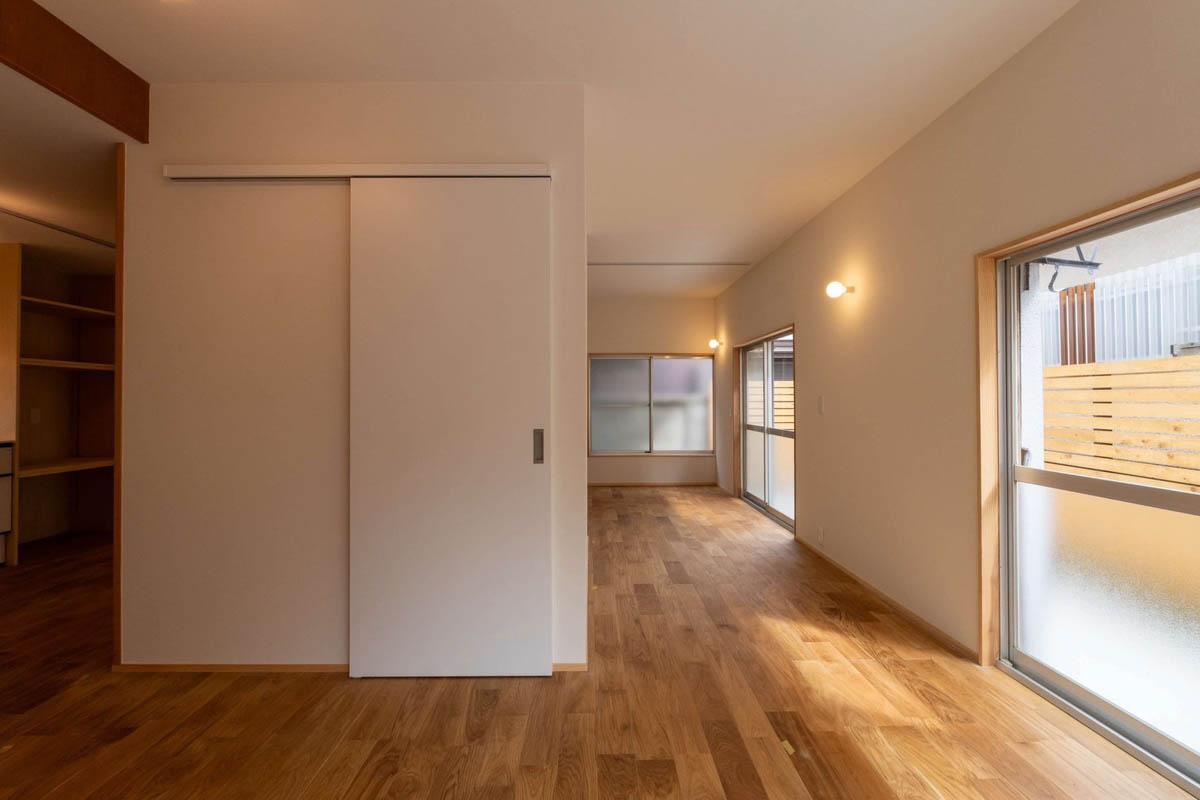 練⾺区下⽯神井の賃貸物件/収納によって部屋に中に緩く死角ができるので、ゾーニングがしやすく使いやすい（1階）