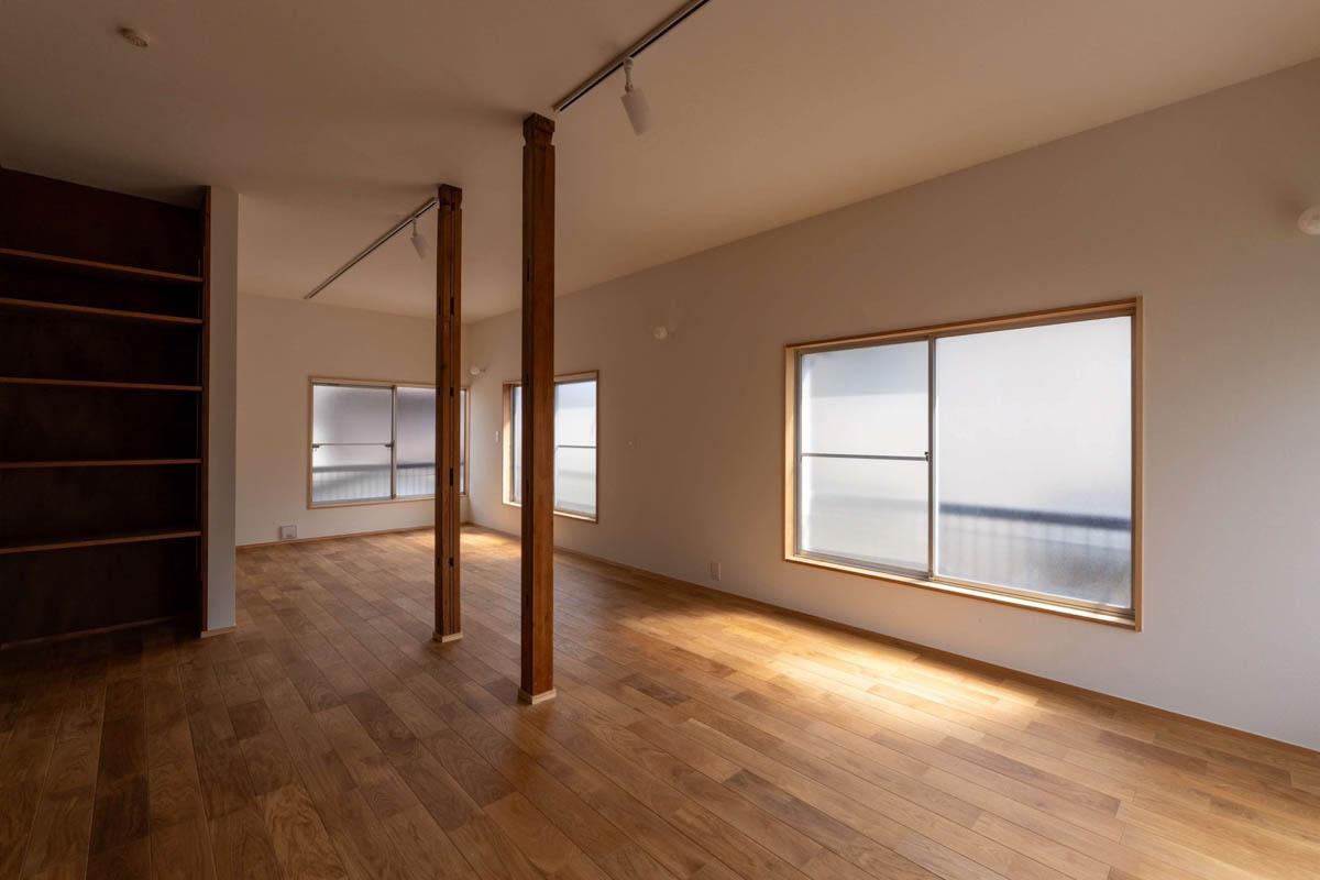 練⾺区下⽯神井の賃貸物件/別のアングルから。2階のお部屋にバルコニーはなく、お洗濯物は窓先に干す形です（2階）