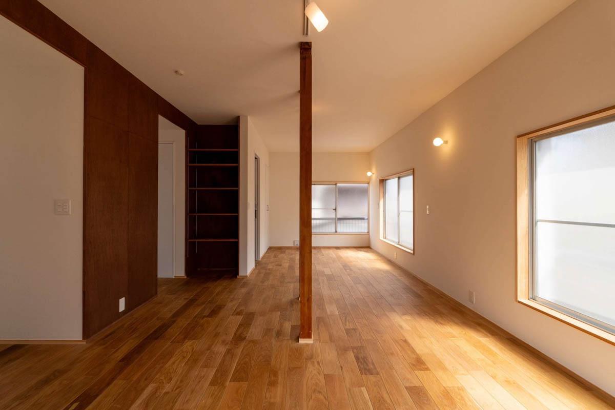 練⾺区下⽯神井の賃貸物件/2階の部屋は、部屋の中心がオープンに開け、開放的な間取りに