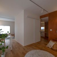 練⾺区下⽯神井の賃貸物件/ラワンの壁が落ち着く雰囲気の内装です（1階）