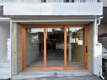 大田区東馬込の賃貸物件/大谷石と木框のお店