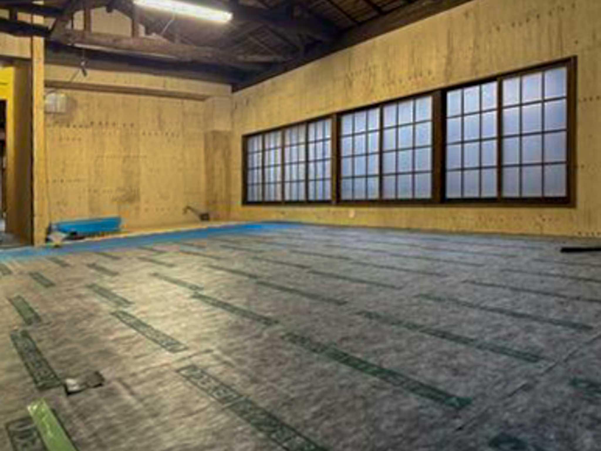 杉並区高円寺北の賃貸物件/南東側をみる。壁面は合板張り