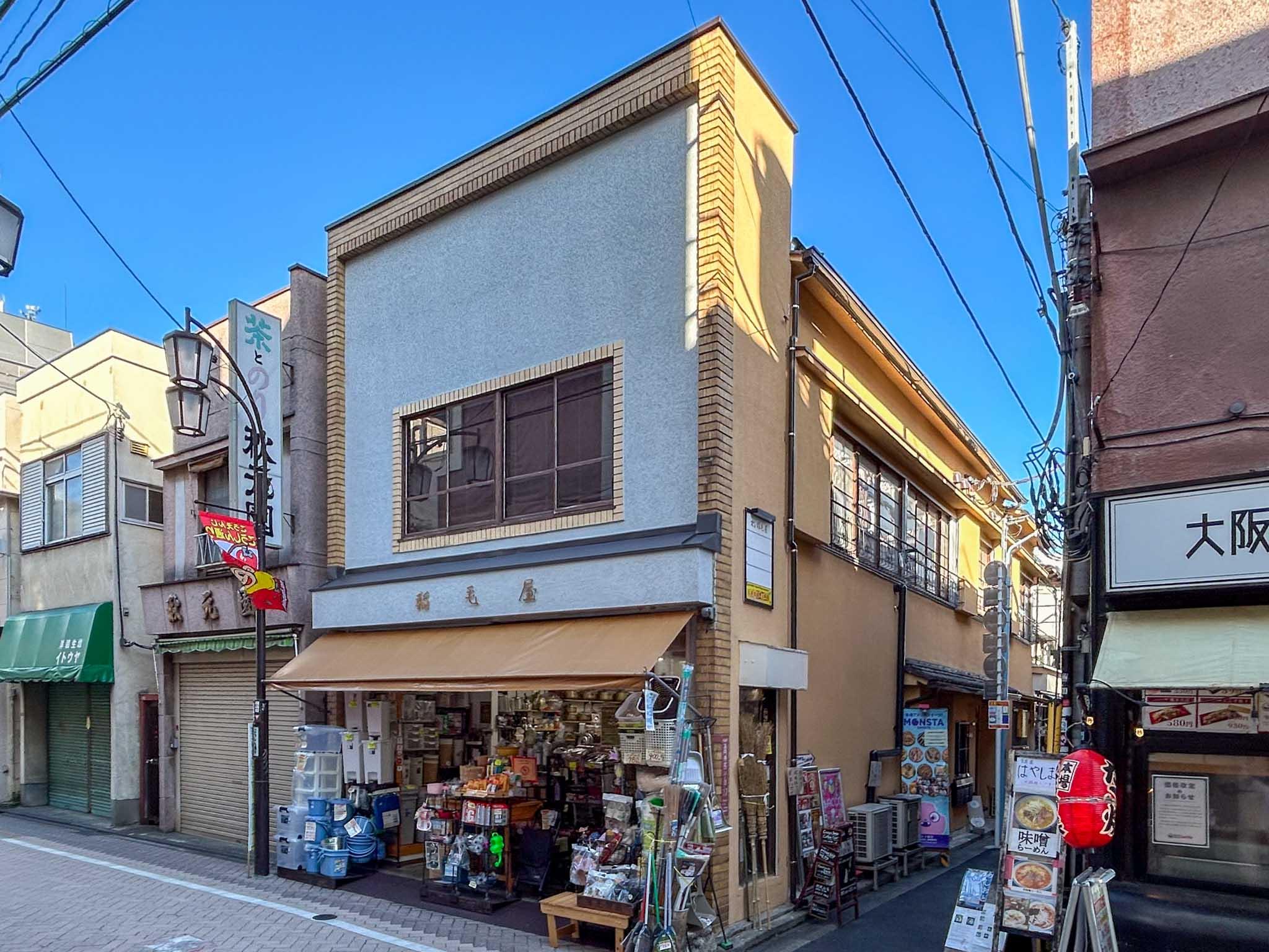 杉並区高円寺北の賃貸物件/1階に昔ながらの金物屋が入った木造家屋