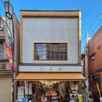 杉並区高円寺北の賃貸物件/正面からみる。築古ですが外装は手入れされて整った状態