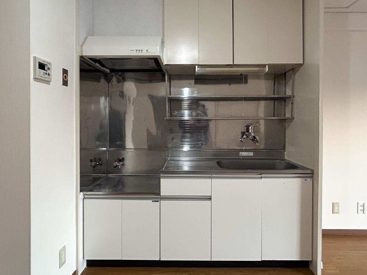 杉並区西荻北の賃貸物件/キッチン。備え付けのガスコンロはついていないため、入居者様ご自身で用意いただく形となります。
