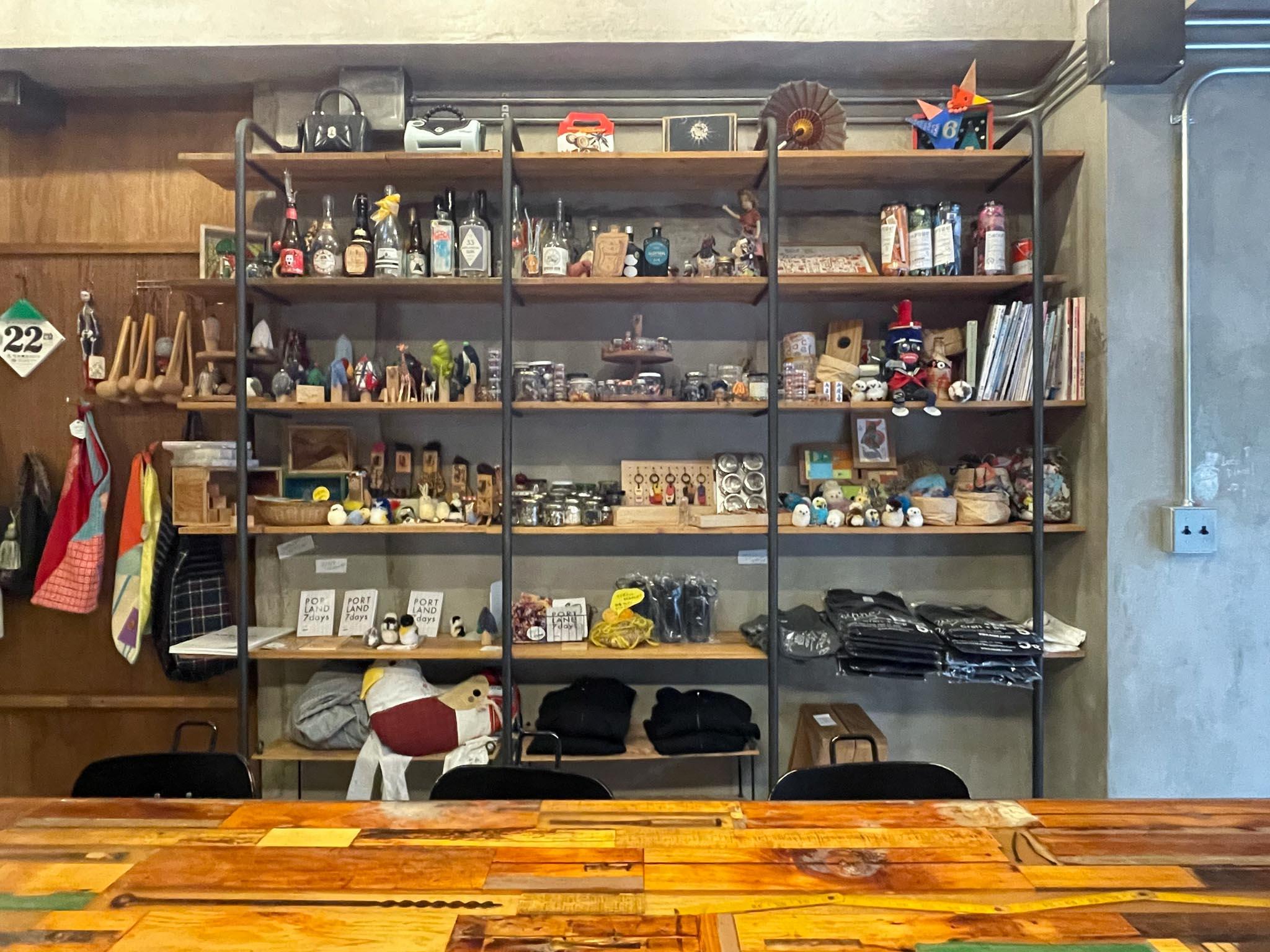 台東区小島の賃貸物件/この棚は備え付け。そのまま引き継いでお使いいただけます