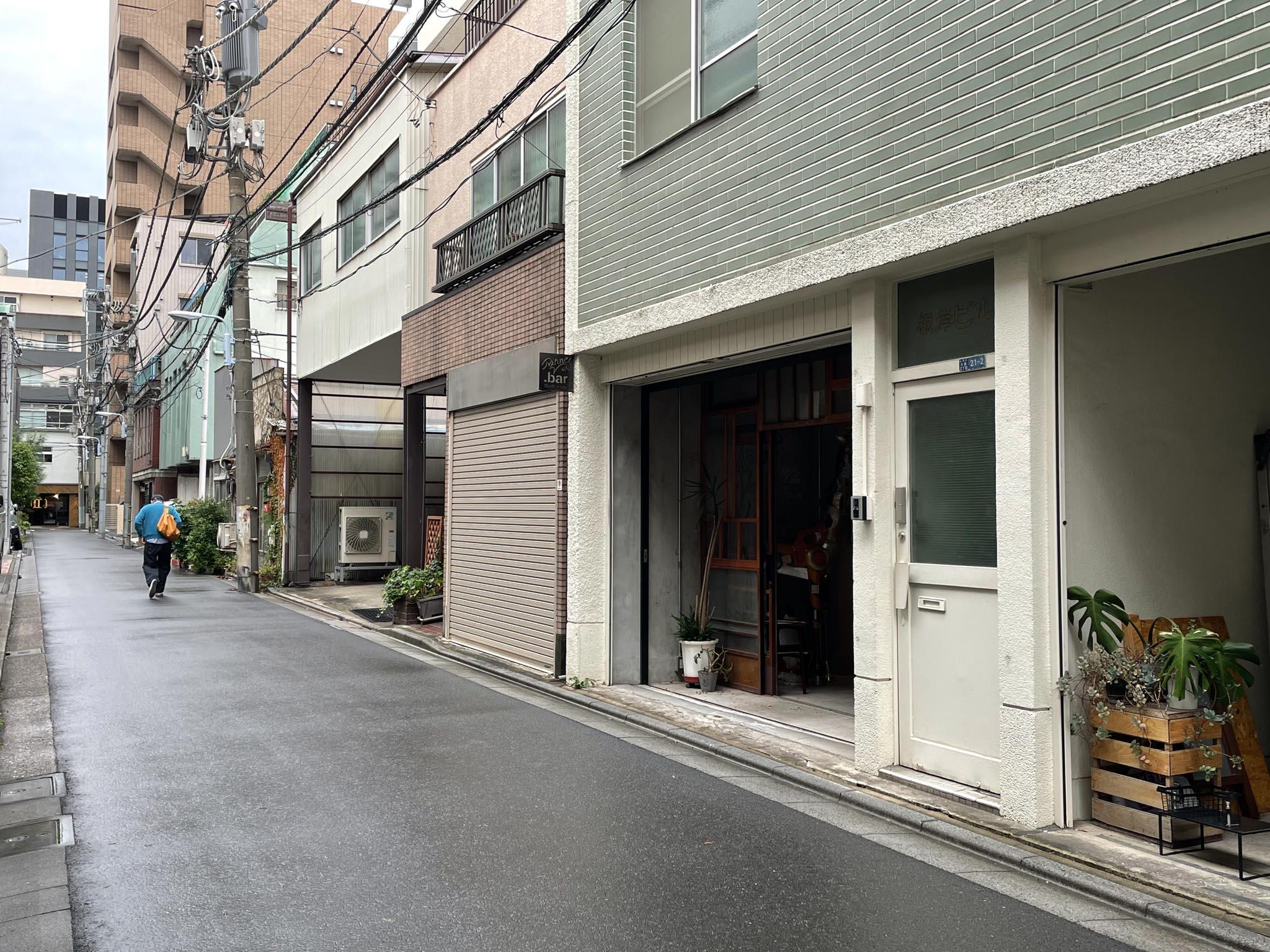 台東区小島の賃貸物件/全面道路。大通りから1本入ったところで、車の通りはほとんどありません