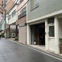 台東区小島の賃貸物件/全面道路。大通りから1本入ったところで、車の通りはほとんどありません