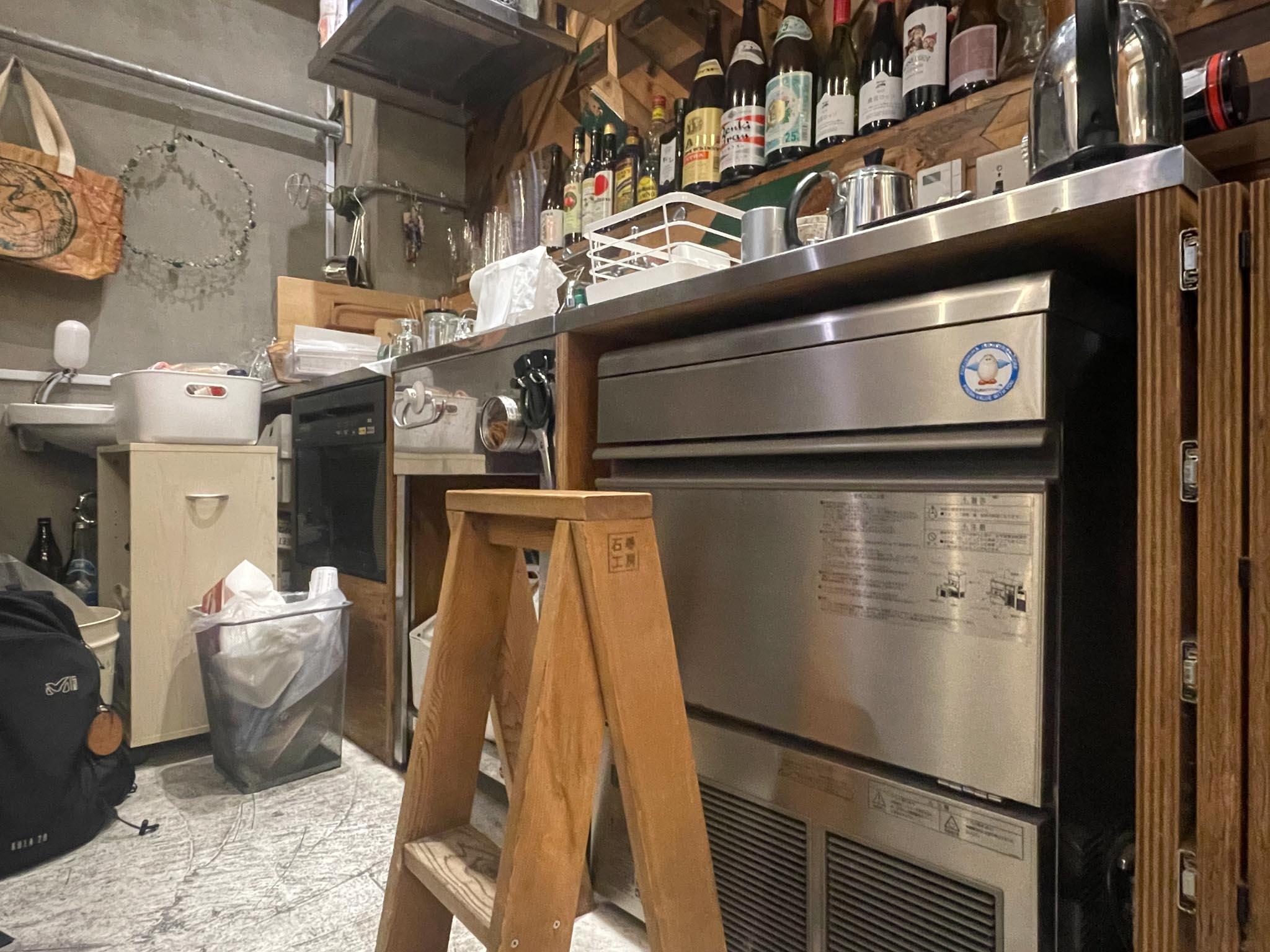 台東区小島の賃貸物件/反対側には食洗機と製氷機