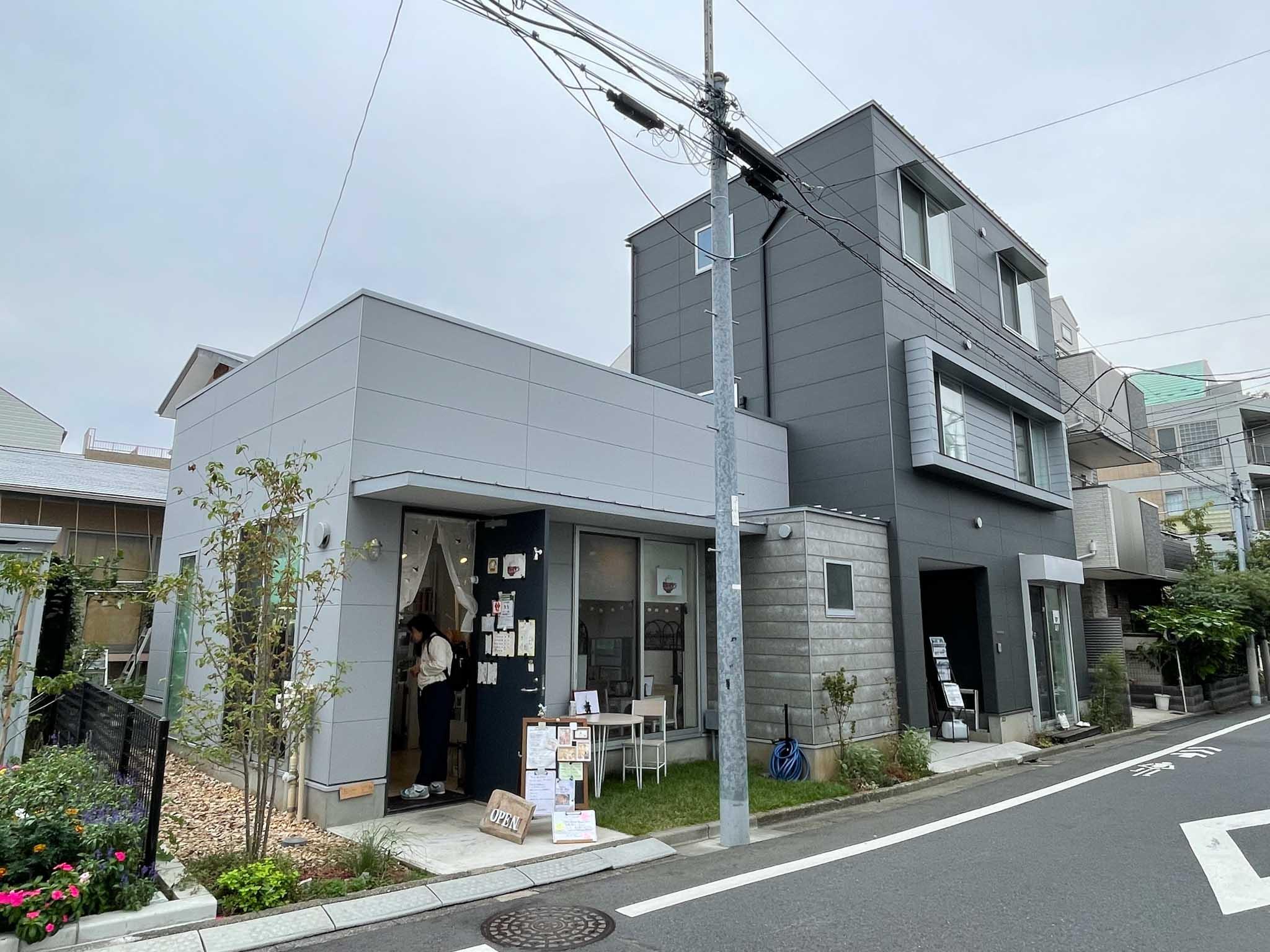 世田谷区豪徳寺の賃貸物件/豪徳寺駅から南の商店街をのんびり歩いて、少し住宅街に入ったところにあるシェアハウス。新築ほやほやです
