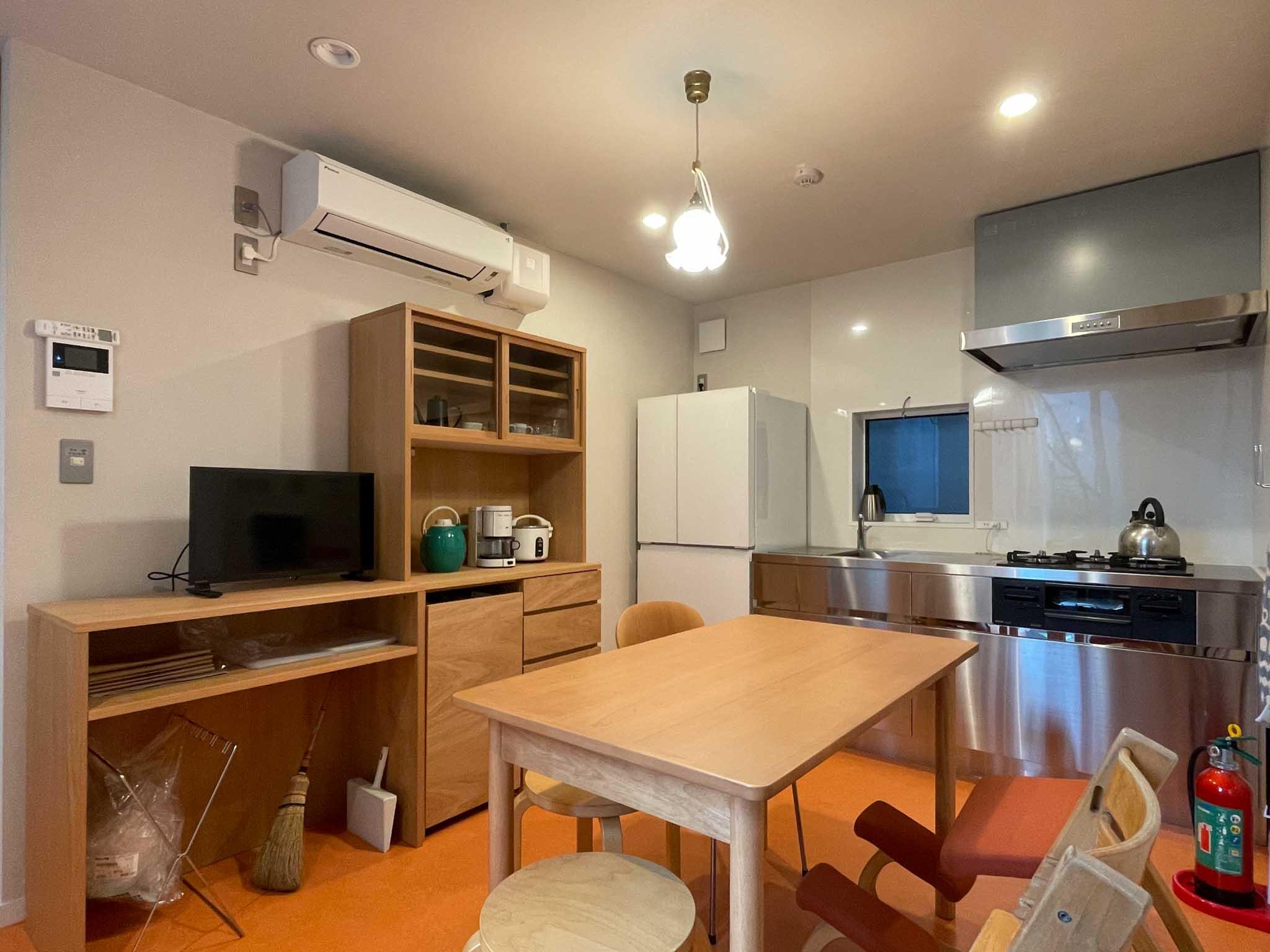 世田谷区豪徳寺の賃貸物件/1F:共同のキッチンスペース。他の入居者とのコミュニケーションを楽しみます