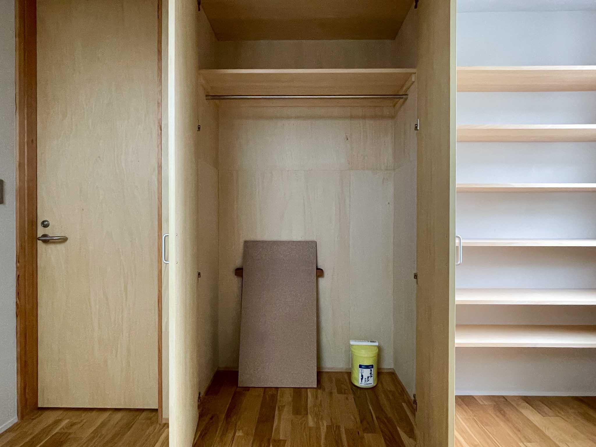 世田谷区豪徳寺の賃貸物件/201:クローゼットの中。避難用のロープもお渡しします
