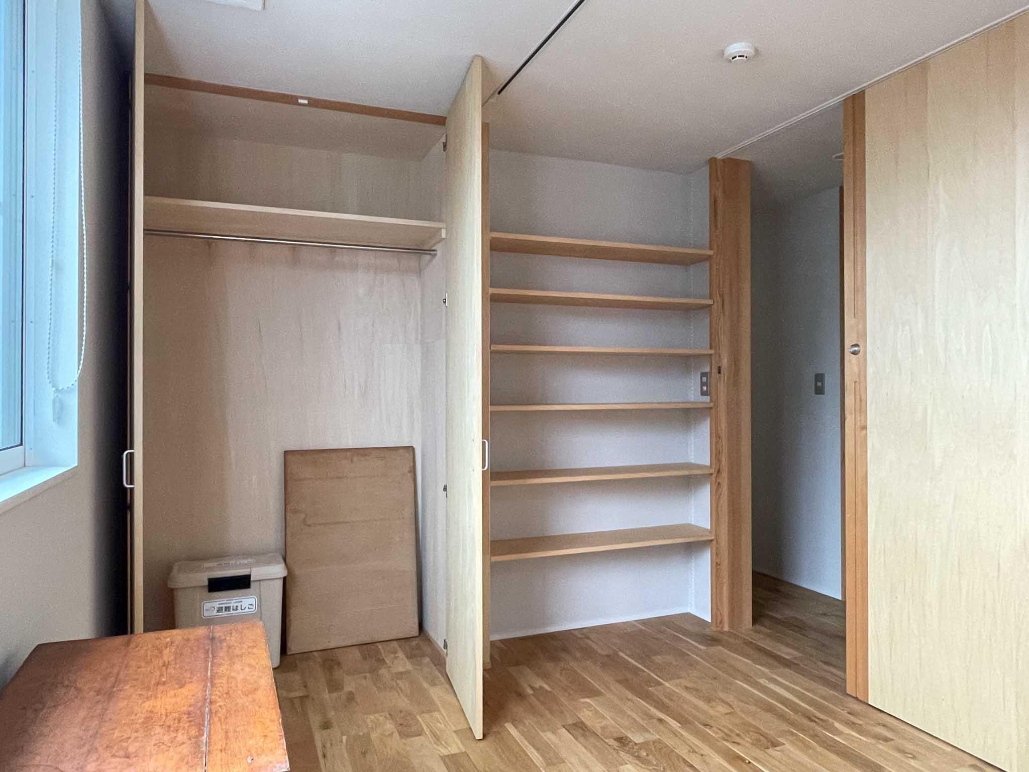 世田谷区豪徳寺の賃貸物件/202:収納はクローゼットと本棚